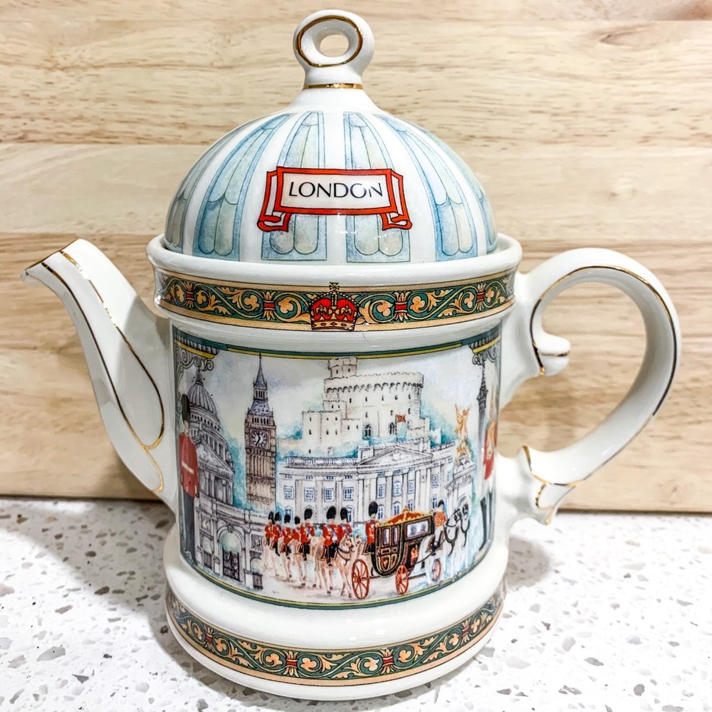 Sadler Horseguards #4661 London Heritage Teapot
